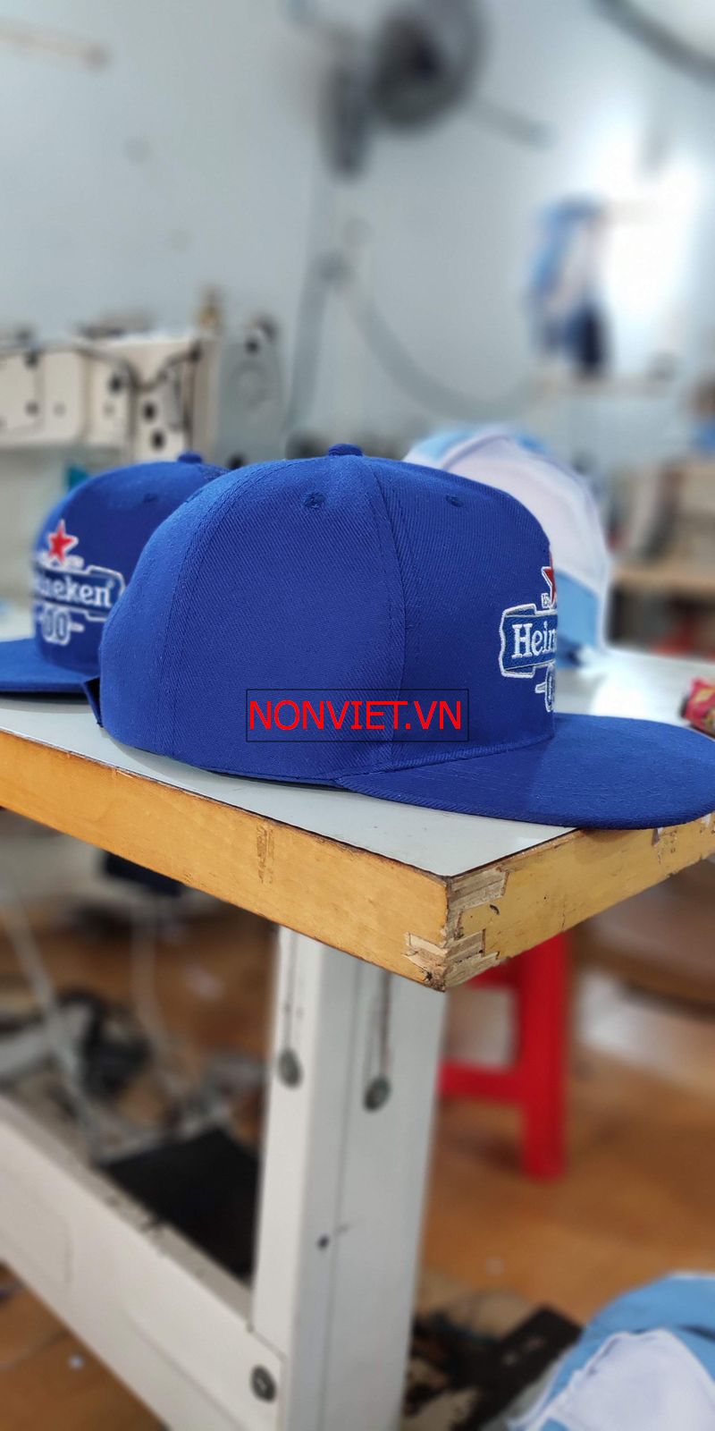 Mua beer heniken tặng kèm nón